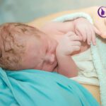 Recién nacido tras un parto vaginal en Mataró